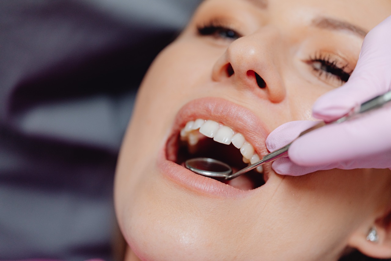 Procedimiento y postoperatorio de los implantes dentales