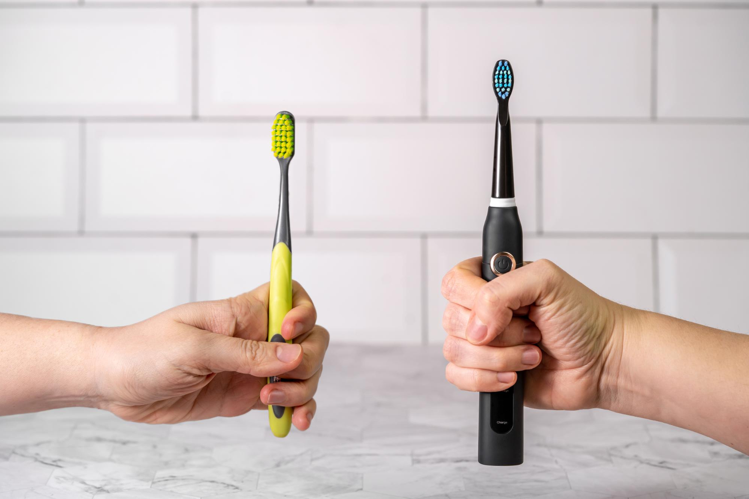 Cepillos de dientes: ¿dudas entre elegir uno manual o uno eléctrico?