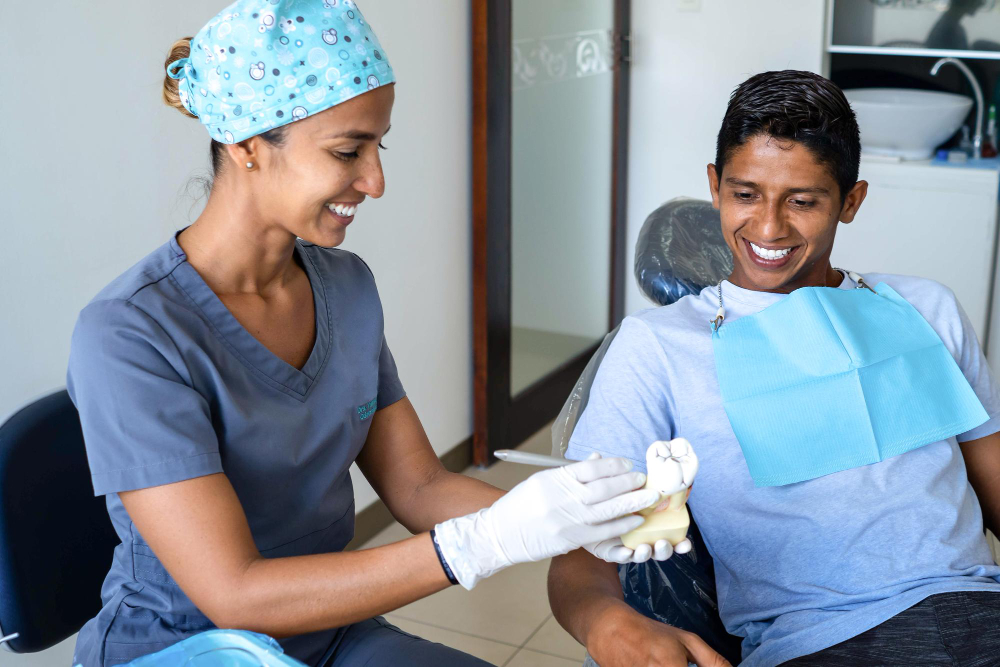 Motivos para confiar en nuestra clínica dental si eres extranjero: experiencia, idiomas y empatía.
